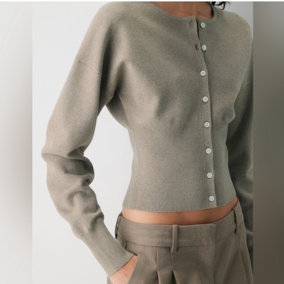 Wilfred Golightly Cardigan - Picture 2 of 4